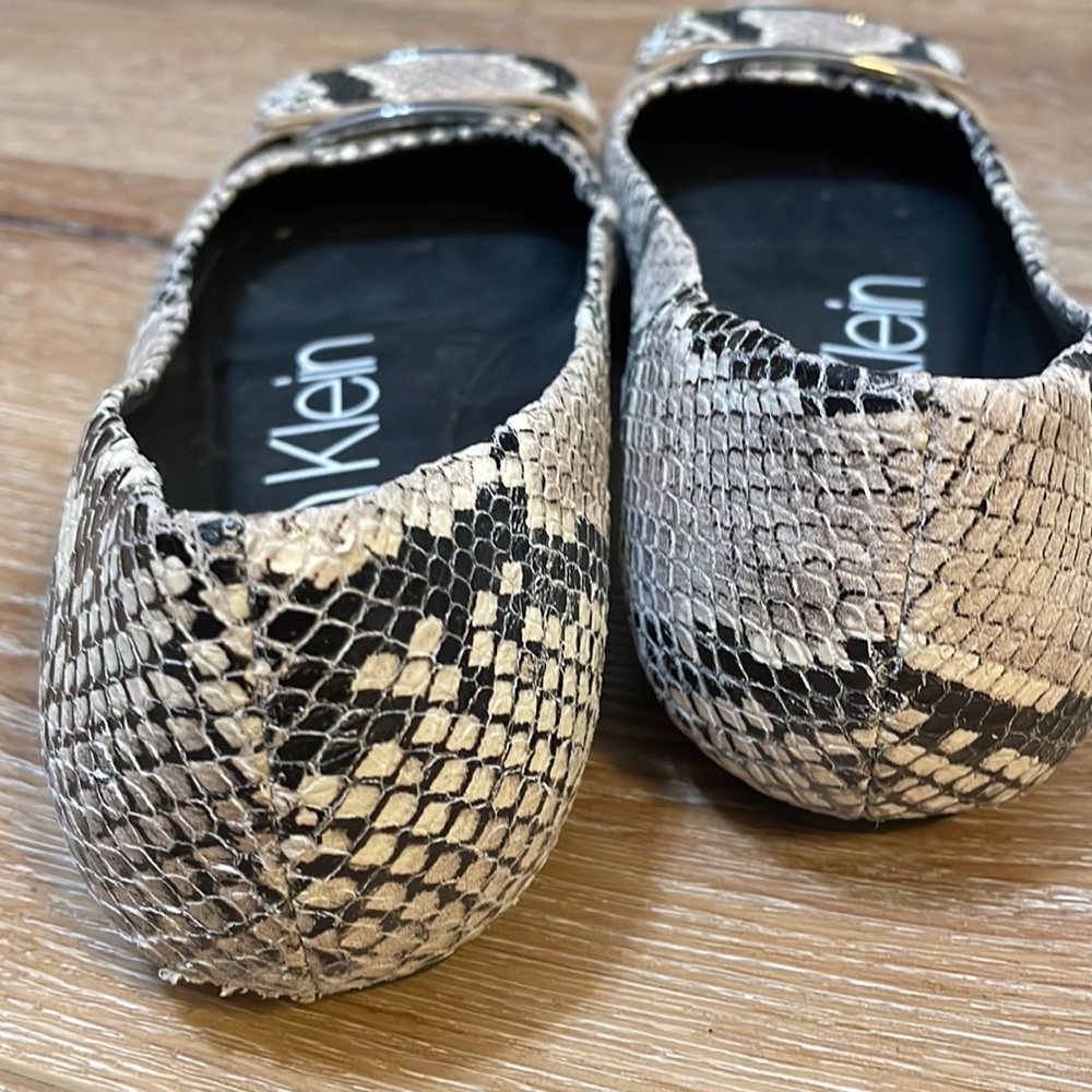 Calvin Klein SnakeSkin flats- adorable - size 6.5 - Picture 4 of 7
